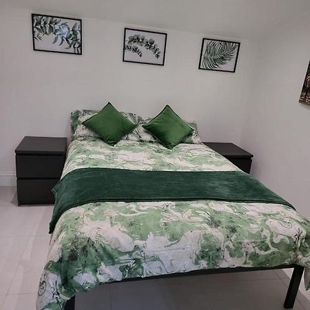 Fancy Basement Flat B Apartment Лондон Екстериор снимка
