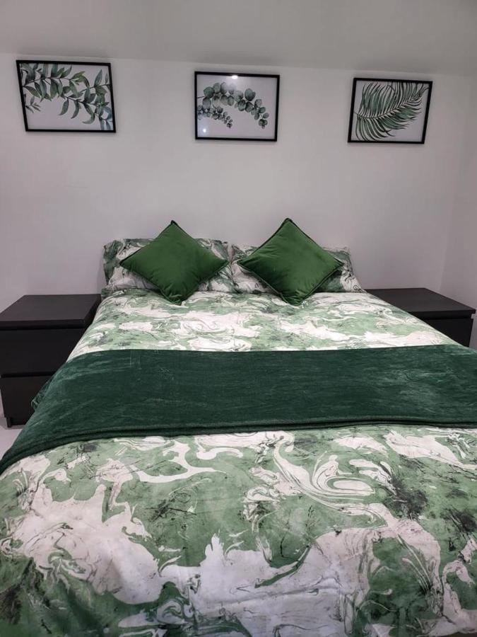 Fancy Basement Flat B Apartment Лондон Екстериор снимка