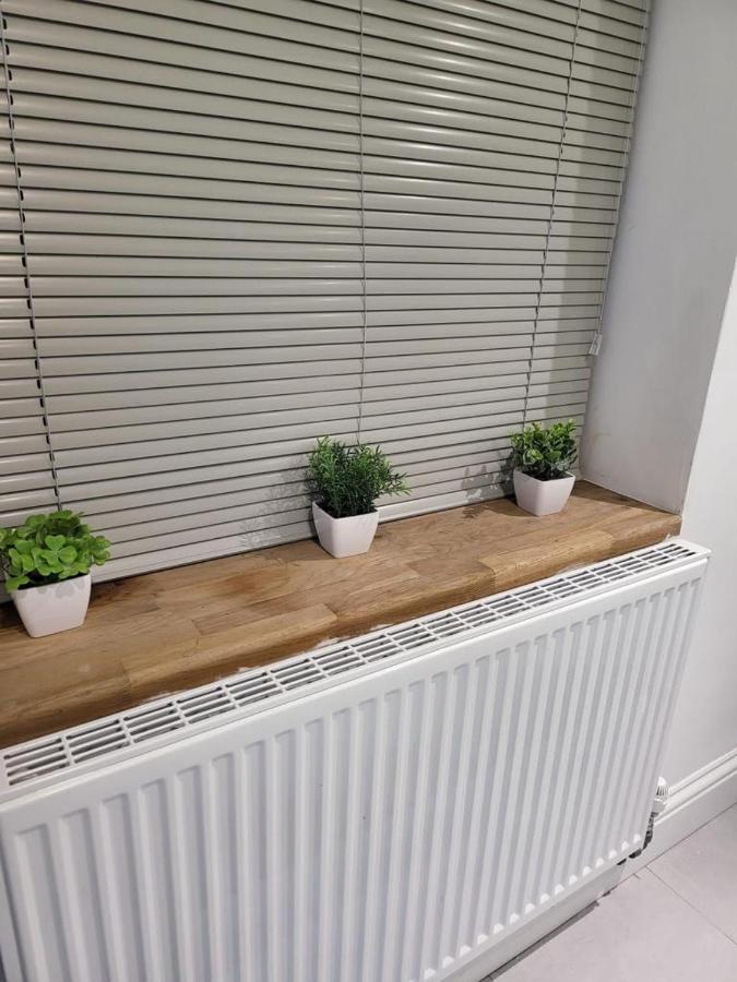 Fancy Basement Flat B Apartment Лондон Екстериор снимка