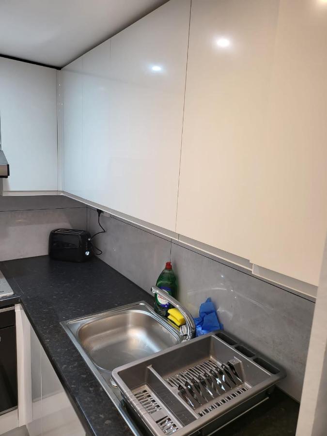 Fancy Basement Flat B Apartment Лондон Екстериор снимка