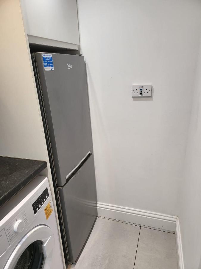 Fancy Basement Flat B Apartment Лондон Екстериор снимка