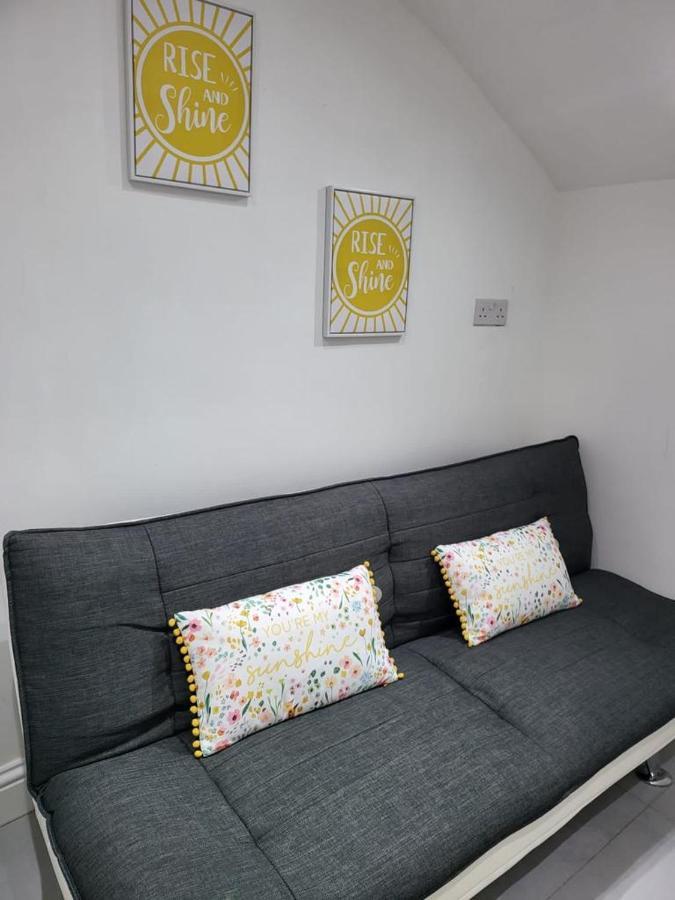 Fancy Basement Flat B Apartment Лондон Екстериор снимка