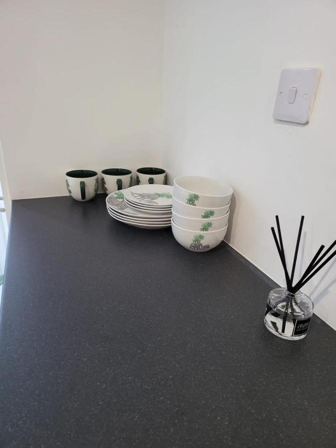 Fancy Basement Flat B Apartment Лондон Екстериор снимка