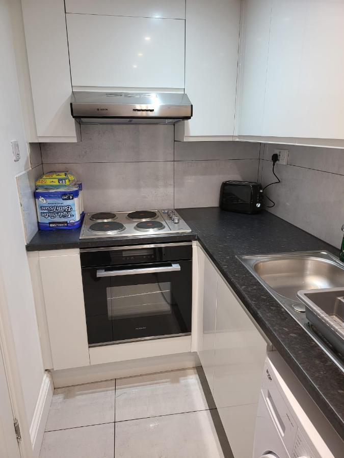 Fancy Basement Flat B Apartment Лондон Екстериор снимка