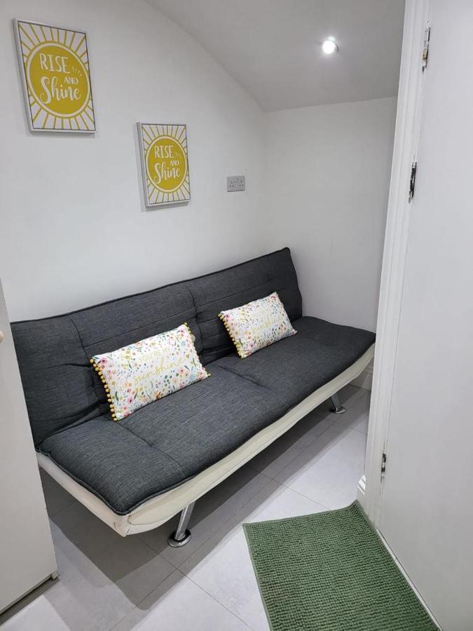 Fancy Basement Flat B Apartment Лондон Екстериор снимка